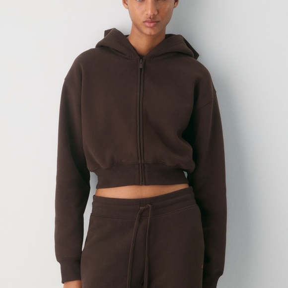 Aritzia cozy sweatfleece perfect crop zip hoodie cropped rich mocha brown NWT - Picture 2 of 4